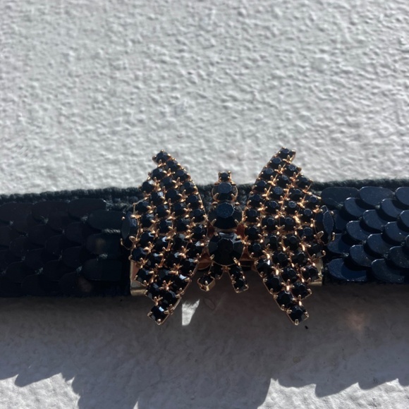 Black and gold metal and rhinestone belt - Picture 6 of 6